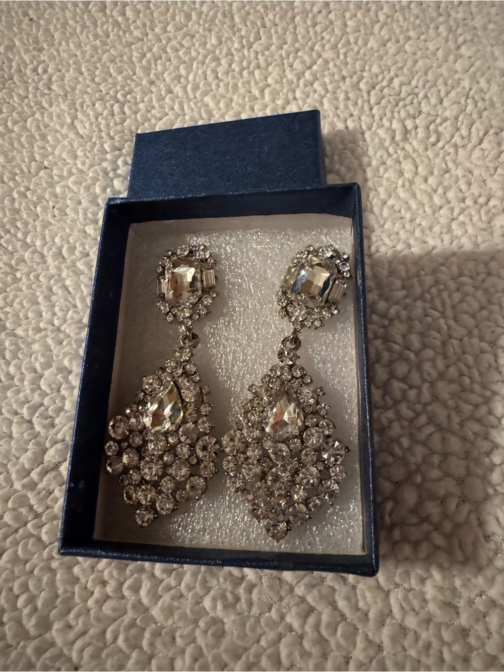 Elegant Crystal Drop Earrings - Clear/Silver Sparkle Pierced C3 NIB